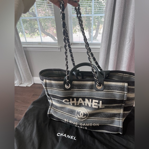 AUTHENTIC CHANEL large shopping tote in Navy blue - Picture 8 of 9